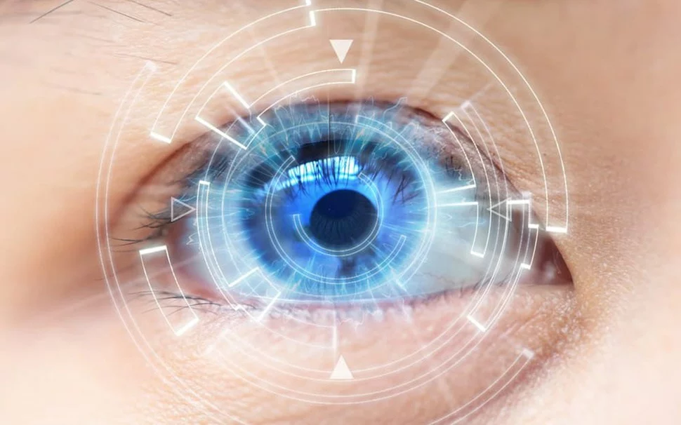 Black Mirror - lentille connectée